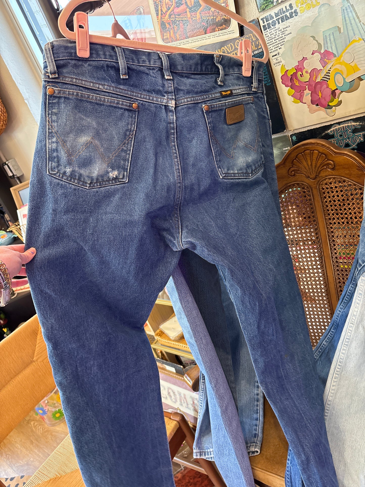 VINTAGE WRANGLER MID WASH (38X24)
