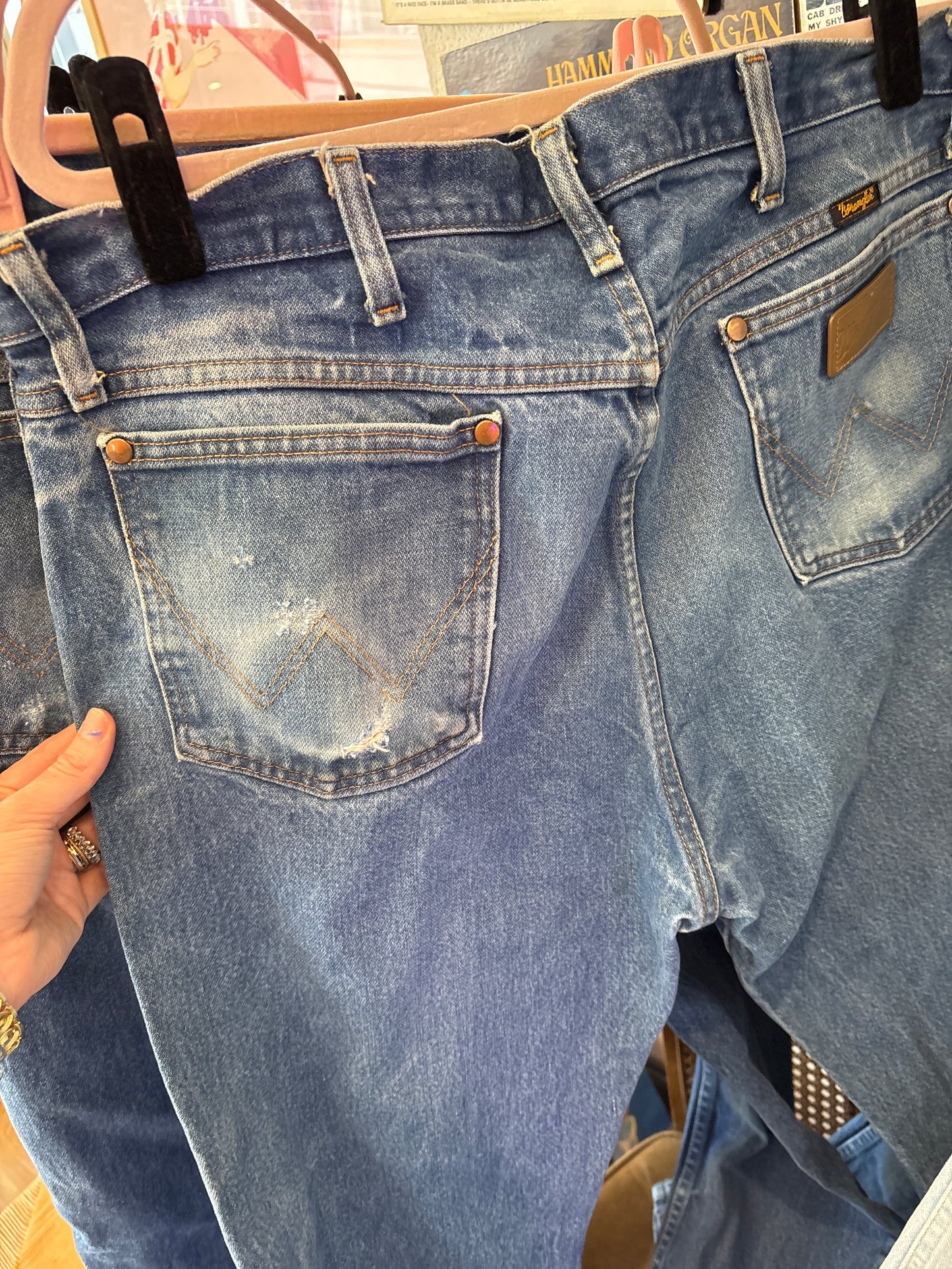 VINTAGE WRANGLER MID WASHED (38X34)