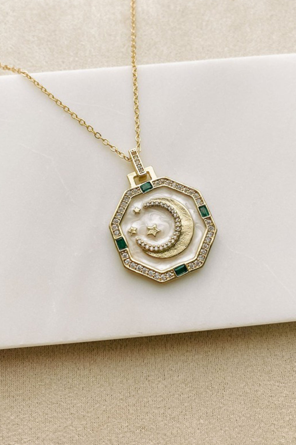 PEARLY MOON PENDANT NECKLACE
