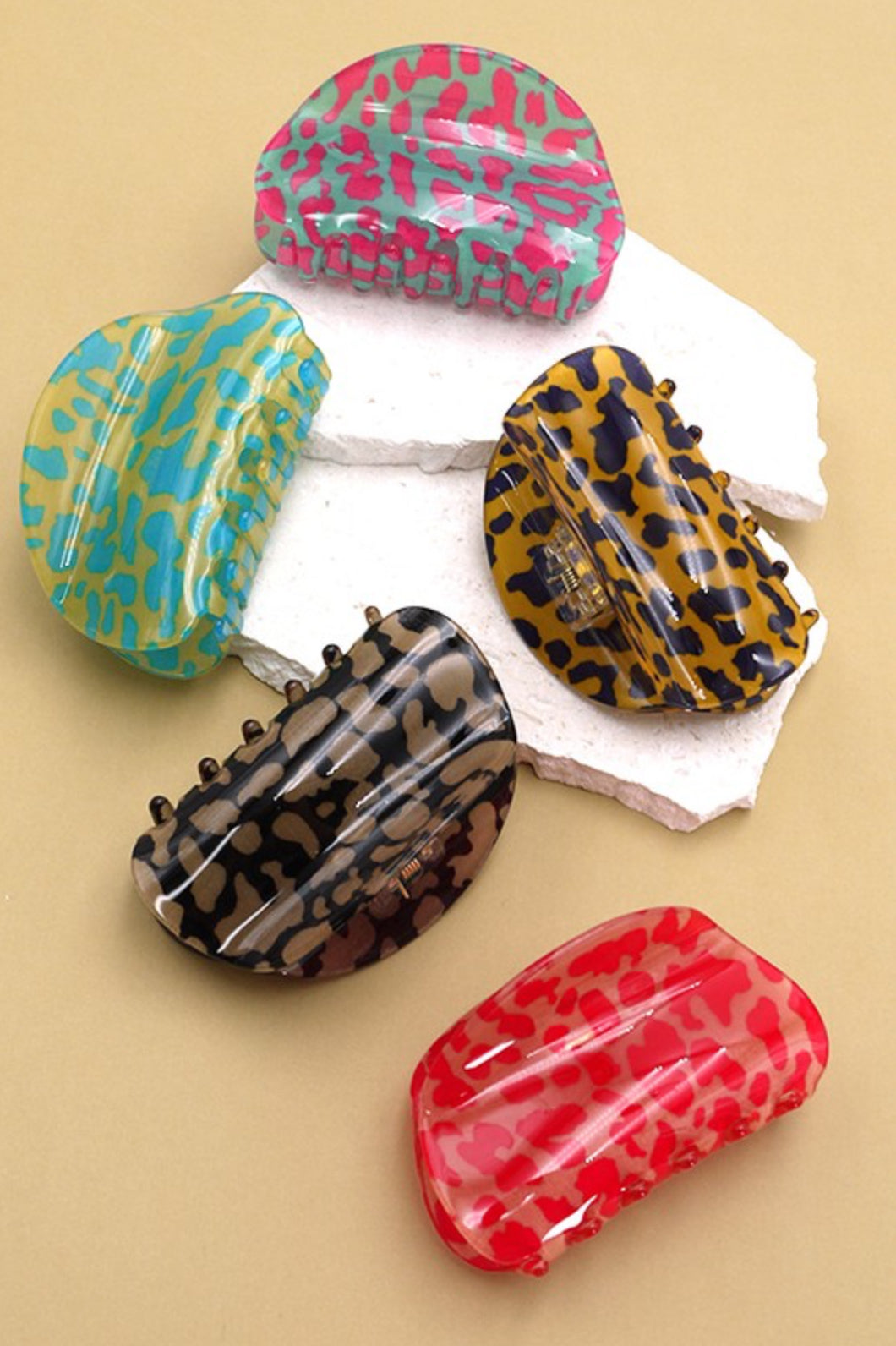 HALF MOON ANIMAL PRINT CLIP