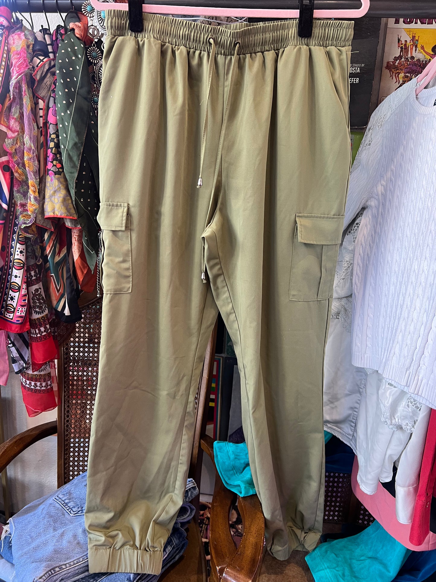 Army Green Cargo Joggers (L)