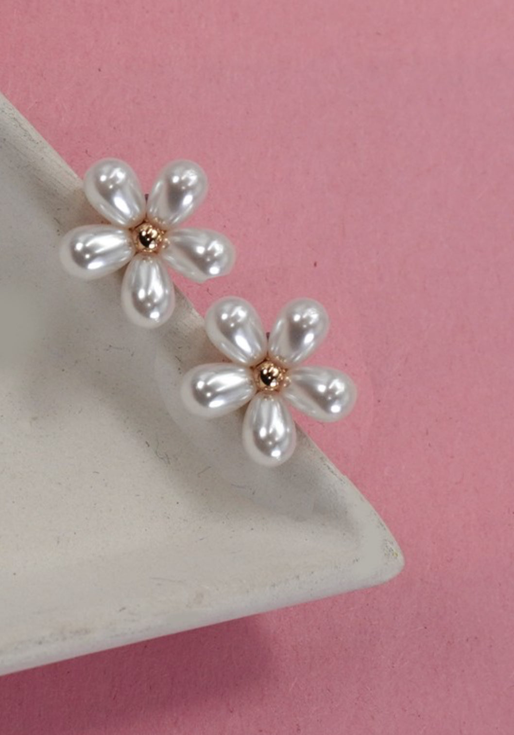 DAISY PEARL STUDS
