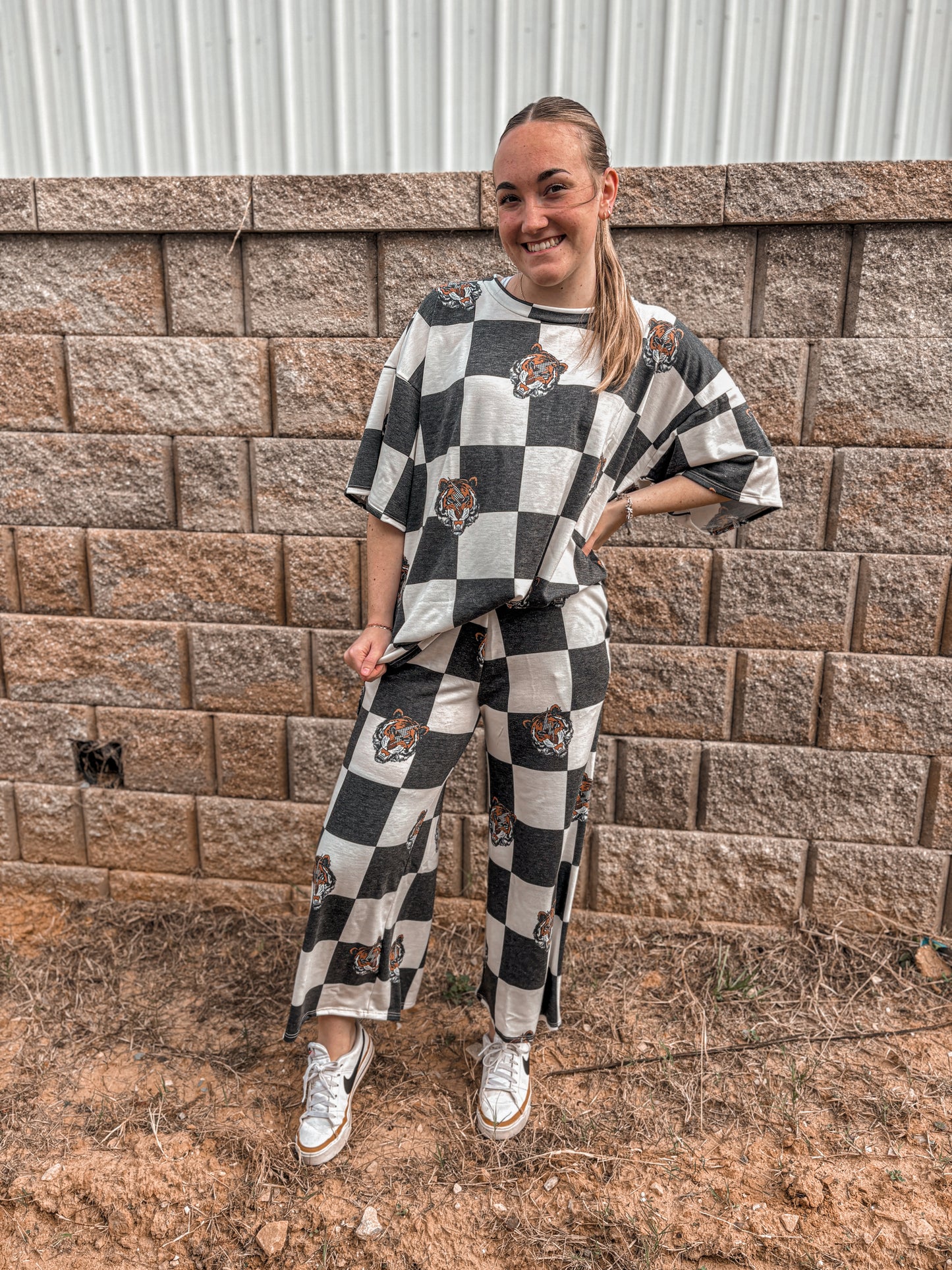 Oversized Tiger Checkered Set