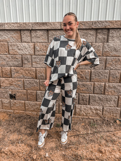 Oversized Tiger Checkered Set