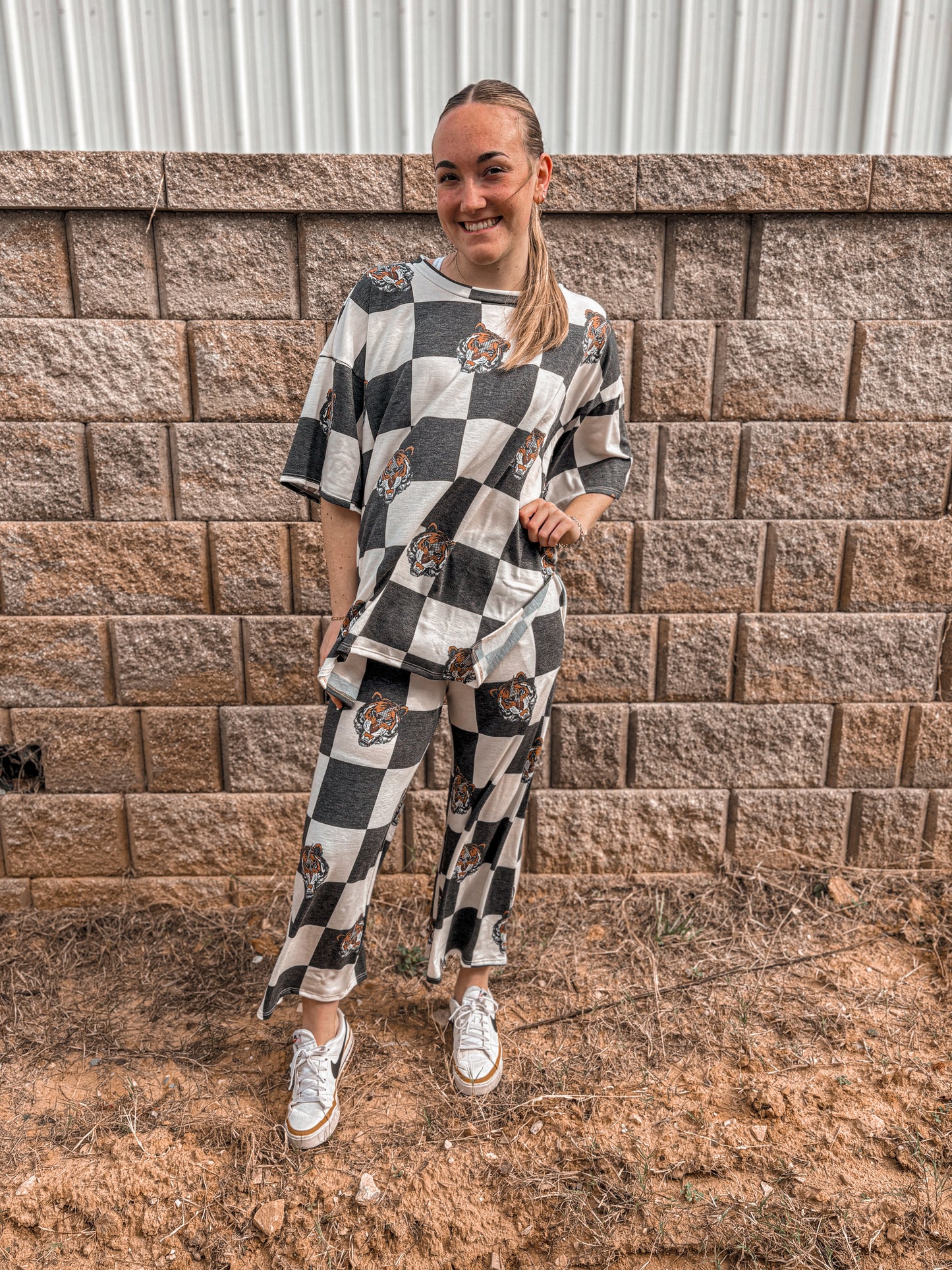 Oversized Tiger Checkered Set
