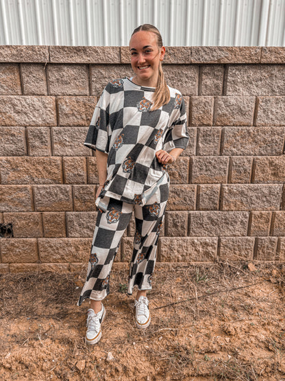 Oversized Tiger Checkered Set
