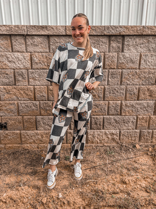 Oversized Tiger Checkered Set
