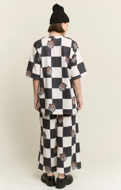 Oversized Tiger Checkered Set