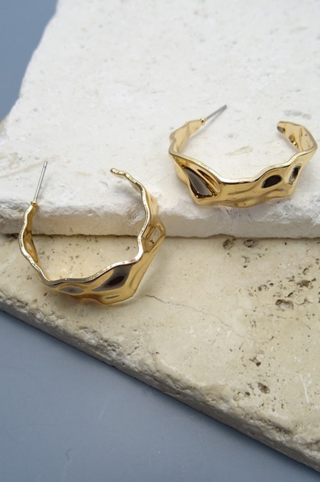 GOLD CHUNKY HAMMERED HOOPS