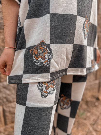 Oversized Tiger Checkered Set