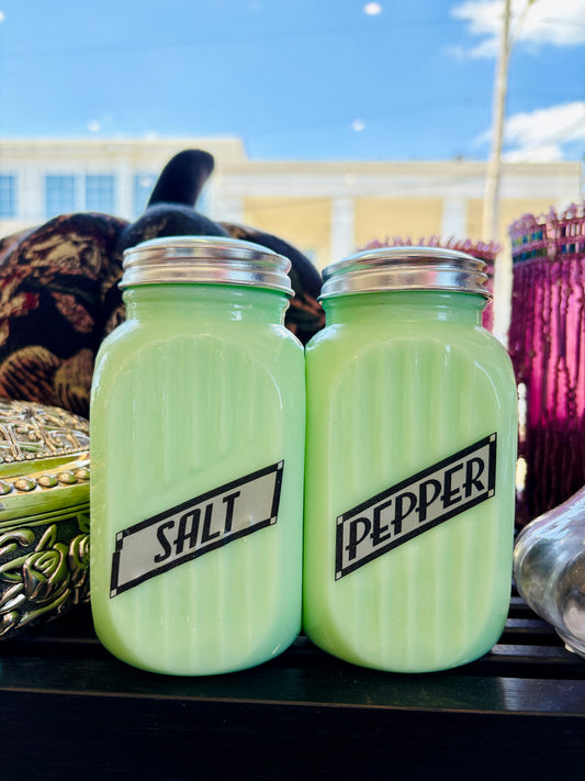 Jadeite Glass S&P Shaker Set (Big)