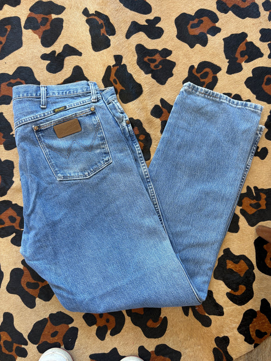VINTAGE WRANGLER LIGHT WASHED (38X24)