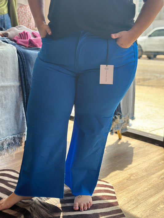 CURVY OCEAN BLUE CROPPED PANTS