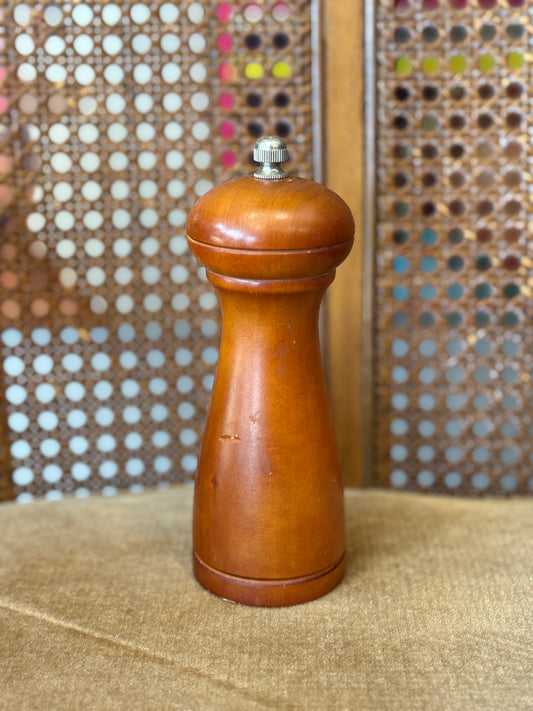 WOODEN SALT AND PEPPER GRINDER