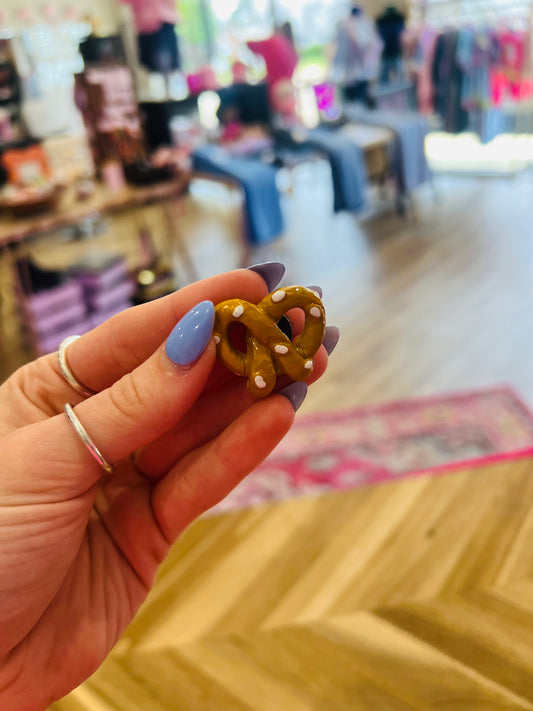 Mini Pretzel Magnet