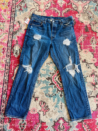 Vintage Dark Wash Levi’s (33x30)