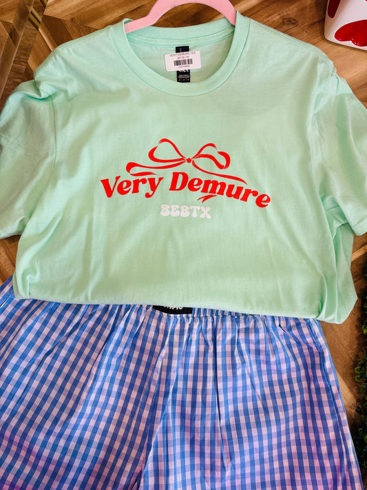 VERY DEMURE TEE